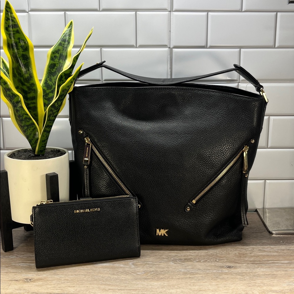 4369 Michael Kors Black Shoulder Bag and Wallet Set 257934369